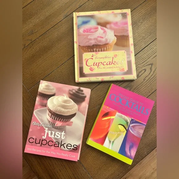 Cupcake and Cocktail Recipe Book Set - Picture 1 of 7